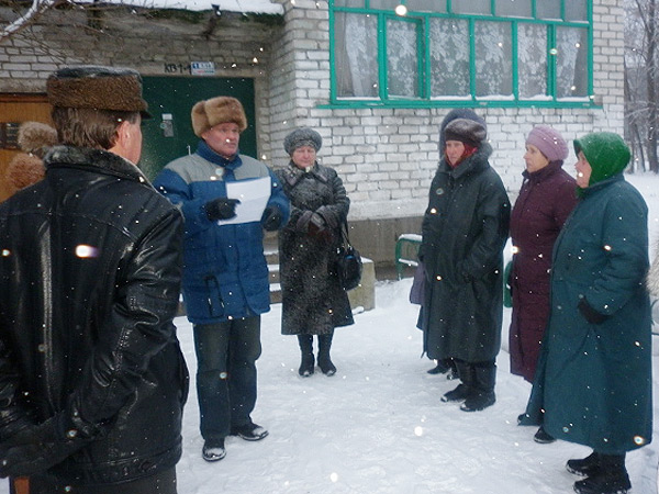Игорь Моляков и Тамара Манаева встретились с жителями Шумерли. 